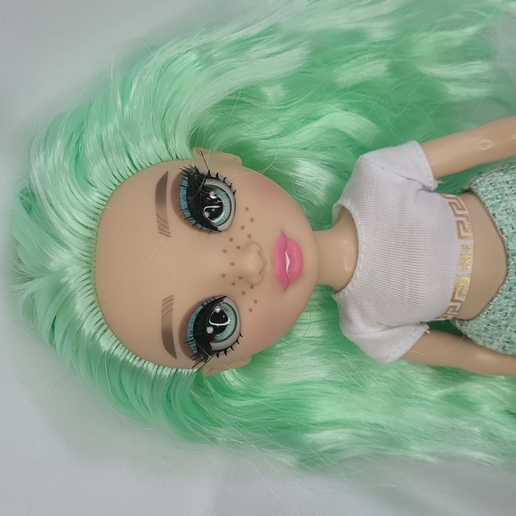 Rainbow High Daphne Minton Doll Adult Owned Great Condition 11" - Picture 3 of 14